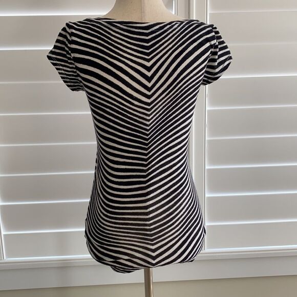 Club Monaco zebra print scoop neck tee. Size Small - Picture 2 of 7